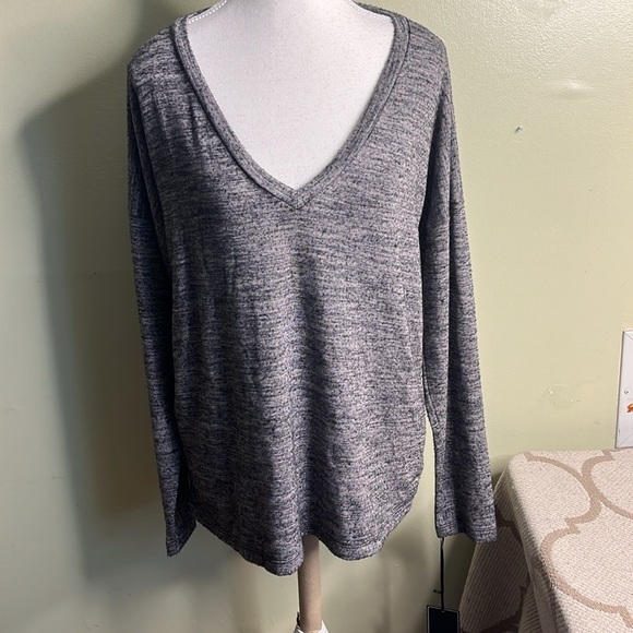 Michael Lauren Tops - Michael Lauren Charcoal long sleeve super soft Top limited edition size small